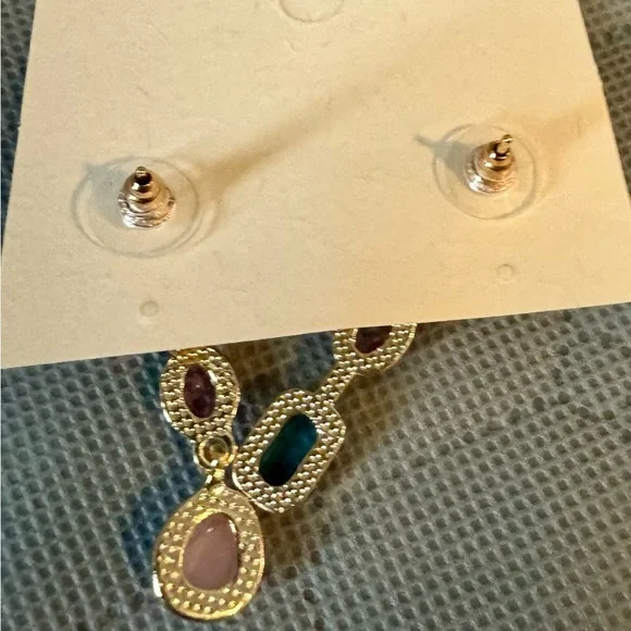 Cute dangle earrings. - Picture 2 of 2